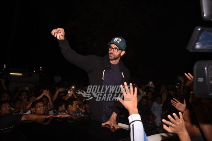 Hrithik visits local theatre4