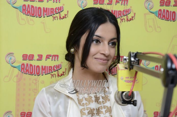 Divya-Khosla-Kumar-Radio-Mirchi-Photos-2