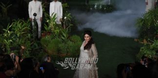 Kareena LFW grand finale1