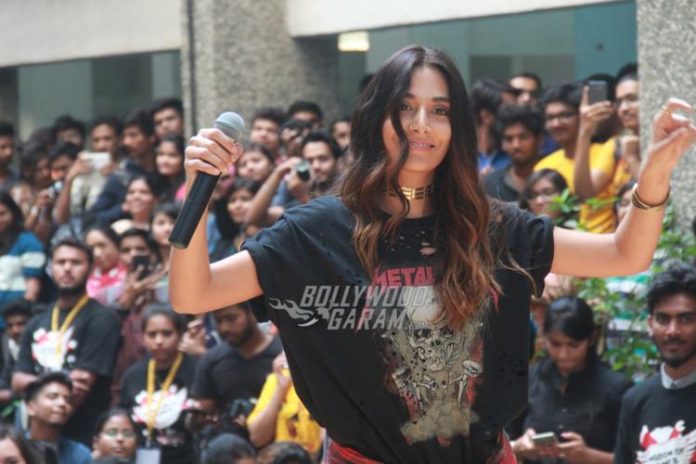 Monica dogra5