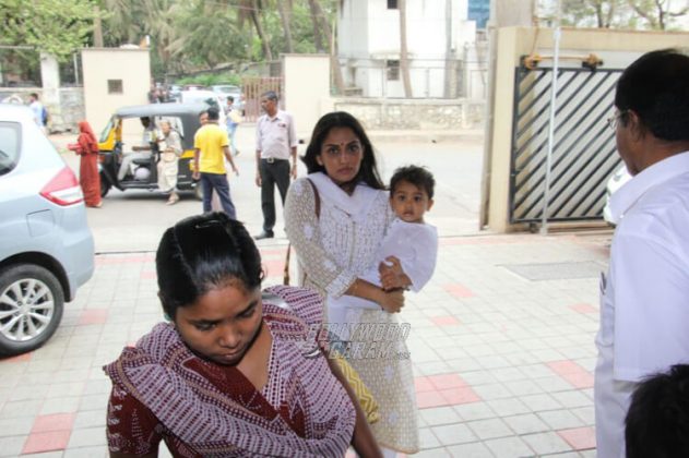 Aishwarya Rai Bachchan's father's thirteenth day prayer meeting