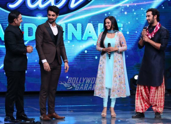 Sunil Grover as Dr. Mashoor Gulati and Rinku Bhabhi on Indian Idol S9 Grand Finale