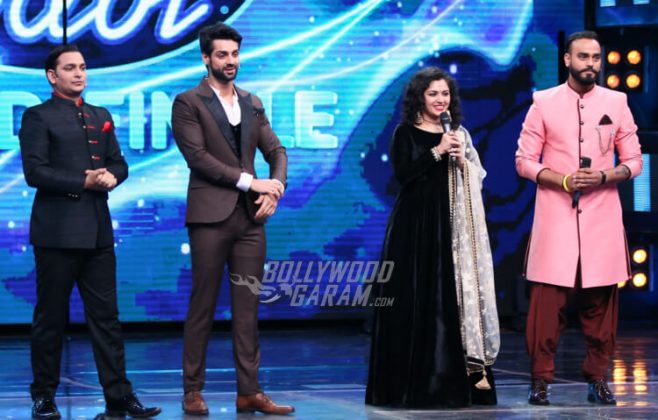 Sunil Grover as Dr. Mashoor Gulati and Rinku Bhabhi on Indian Idol S9 Grand Finale