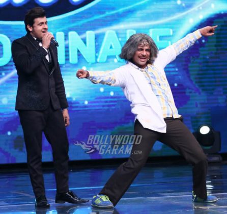 Sunil Grover as Dr. Mashoor Gulati and Rinku Bhabhi on Indian Idol S9 Grand Finale